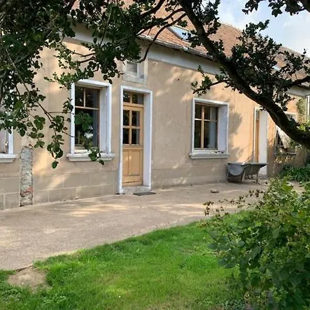 Ferme Des Trois Poiriers, Bed & Breakfast Teloché